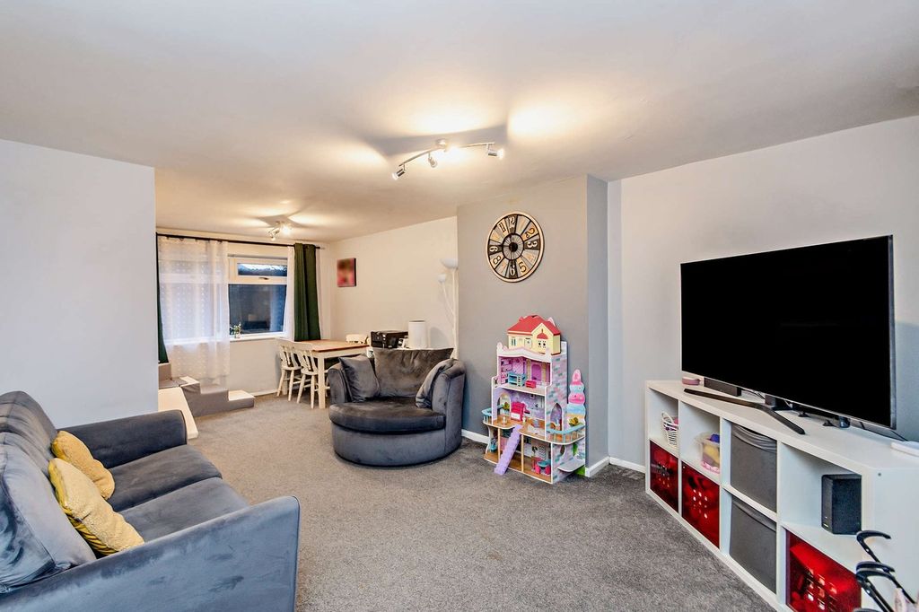 Property photo 2 of 26