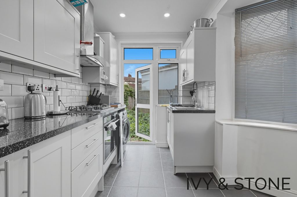 Property photo 3 of 17 4553593