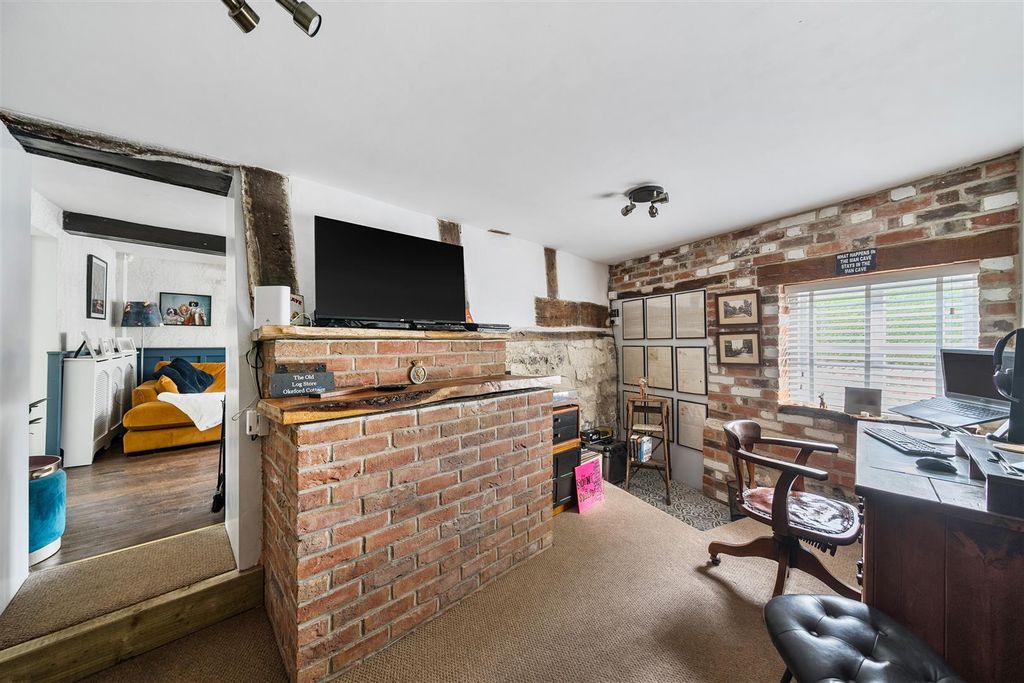 Property photo 3 of 22 Snug/Study