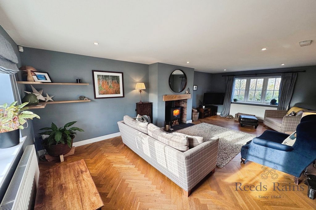 Property photo 3 of 40 Living Room