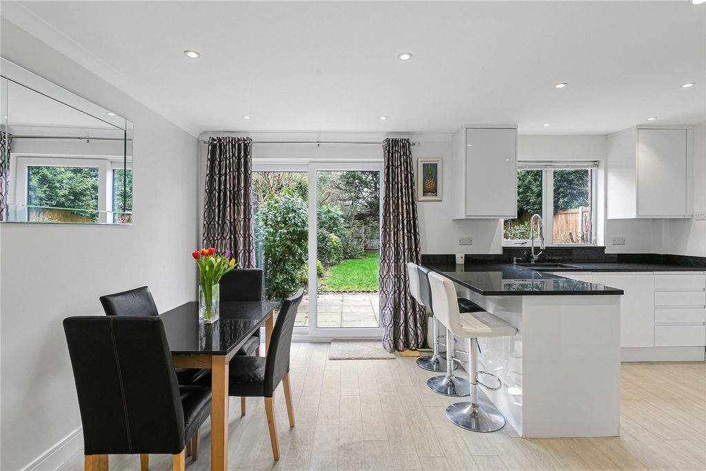 Property photo 3 of 18 Kitchen/Dining