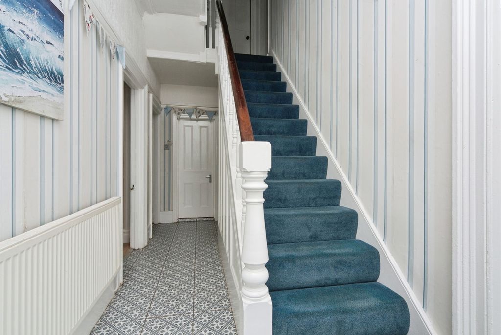 Property photo 2 of 17 Photo