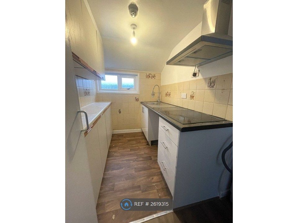 Property photo 3 of 6 Kitchen
