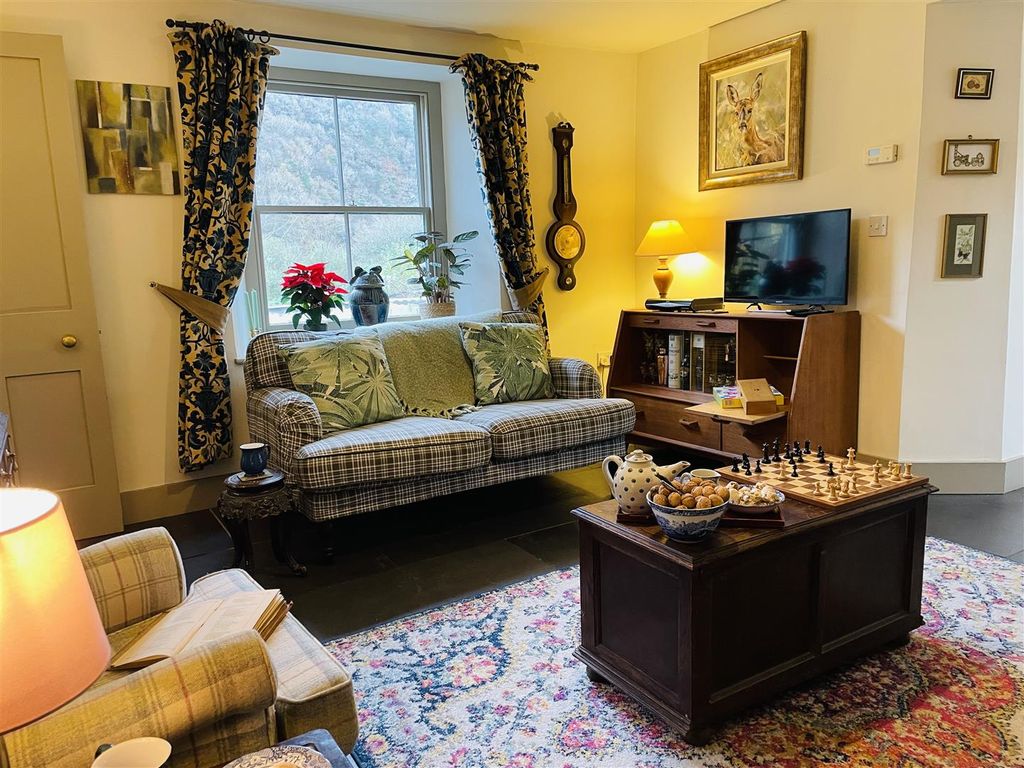 Property photo 2 of 18 Sitting Room