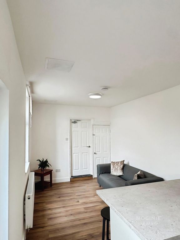 Property photo 2 of 12 Pbox-Img.Jpg