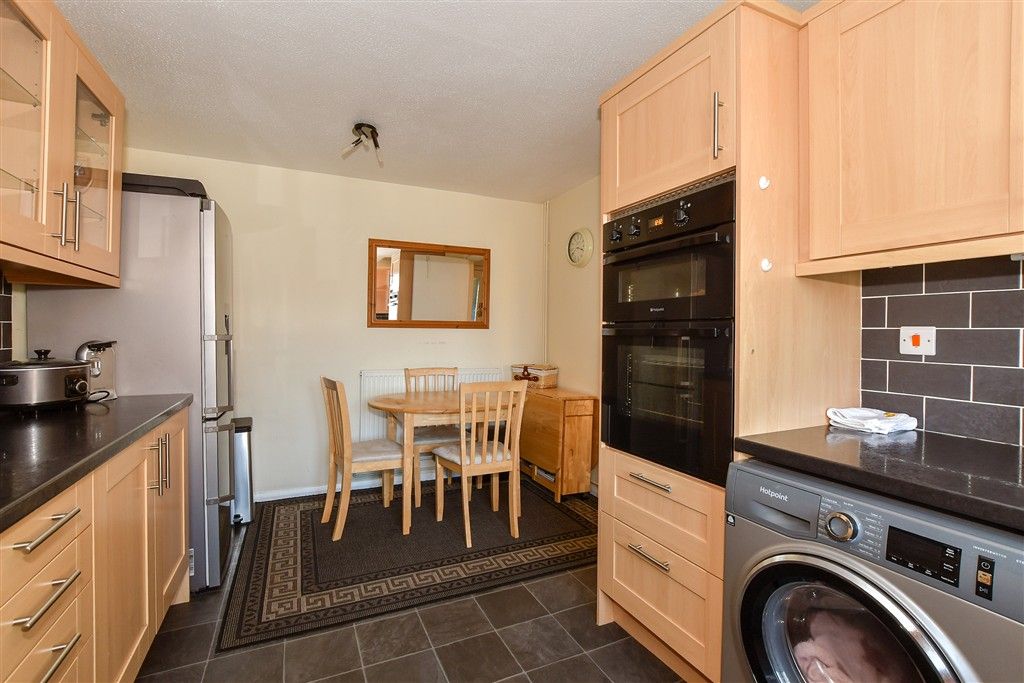 Property photo 3 of 11 Kitchen