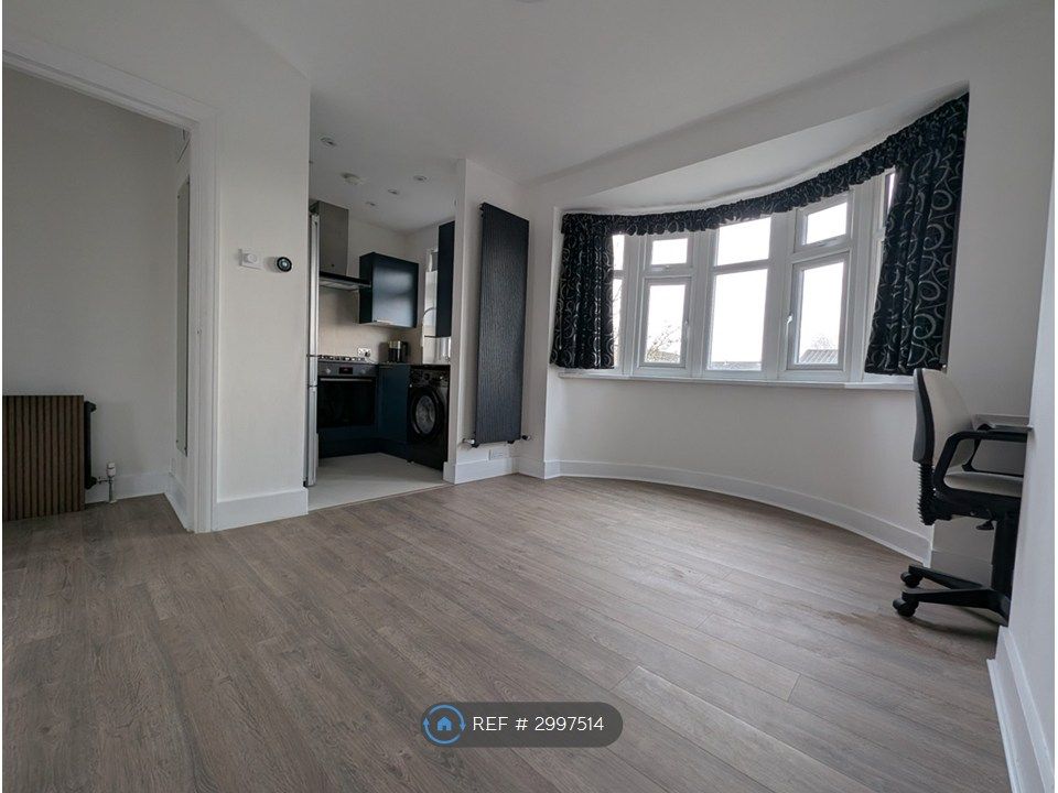 Property photo 1 of 9 Living Room