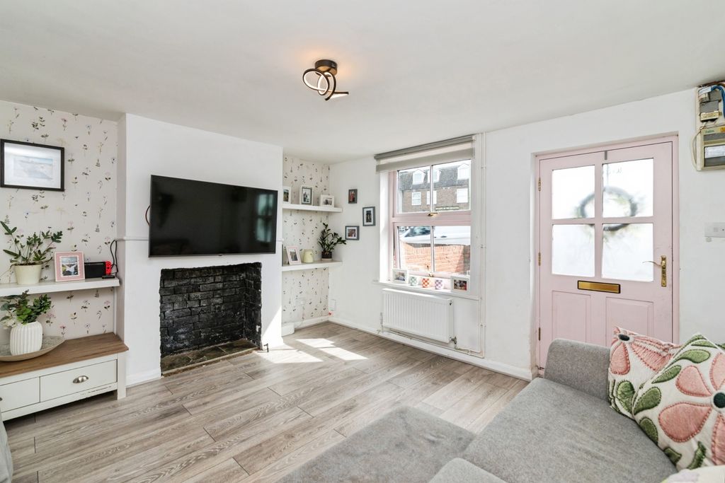 Property photo 3 of 19 Sitting Room