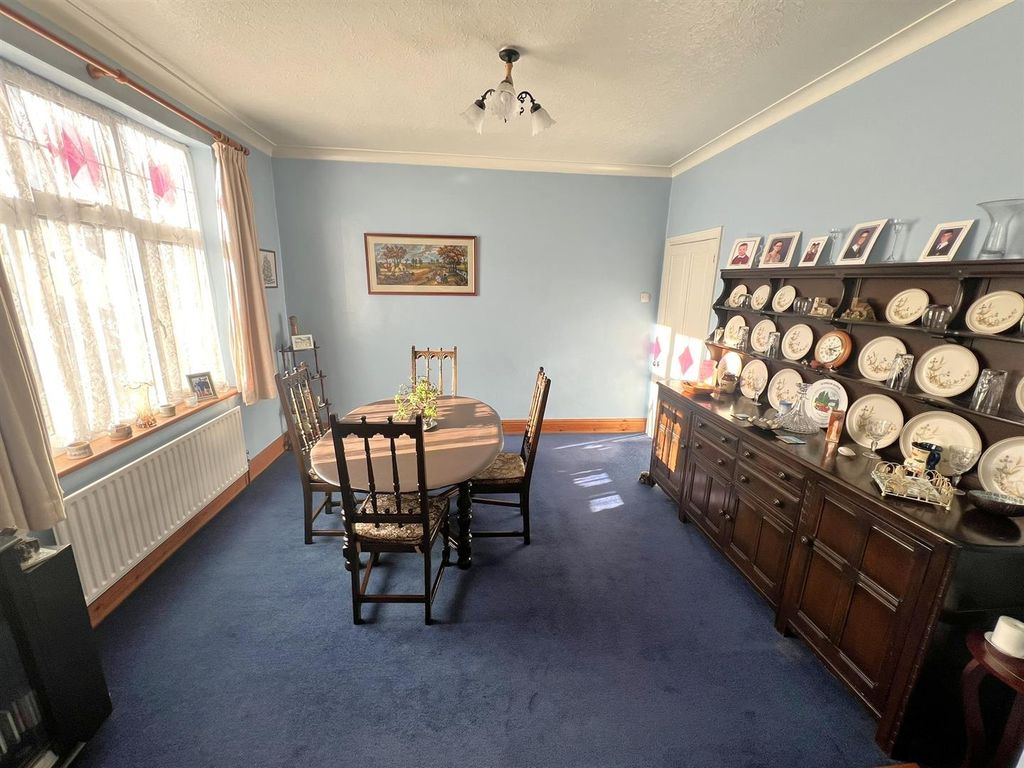 Property photo 3 of 27