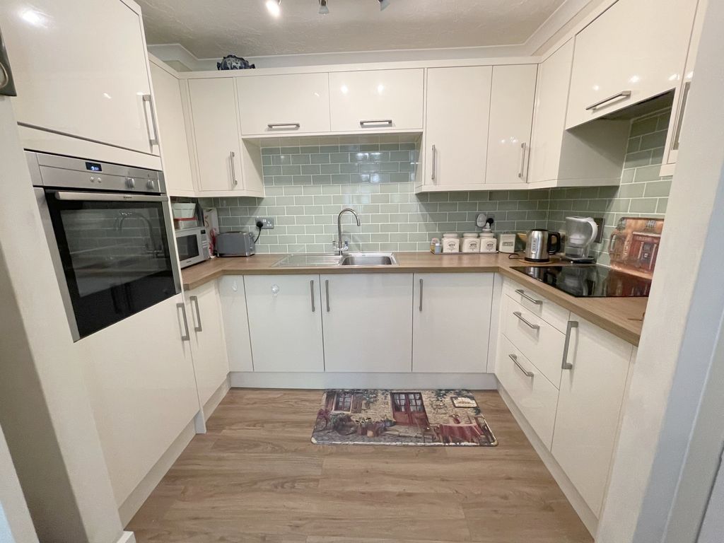 Property photo 2 of 19 Kitchen 