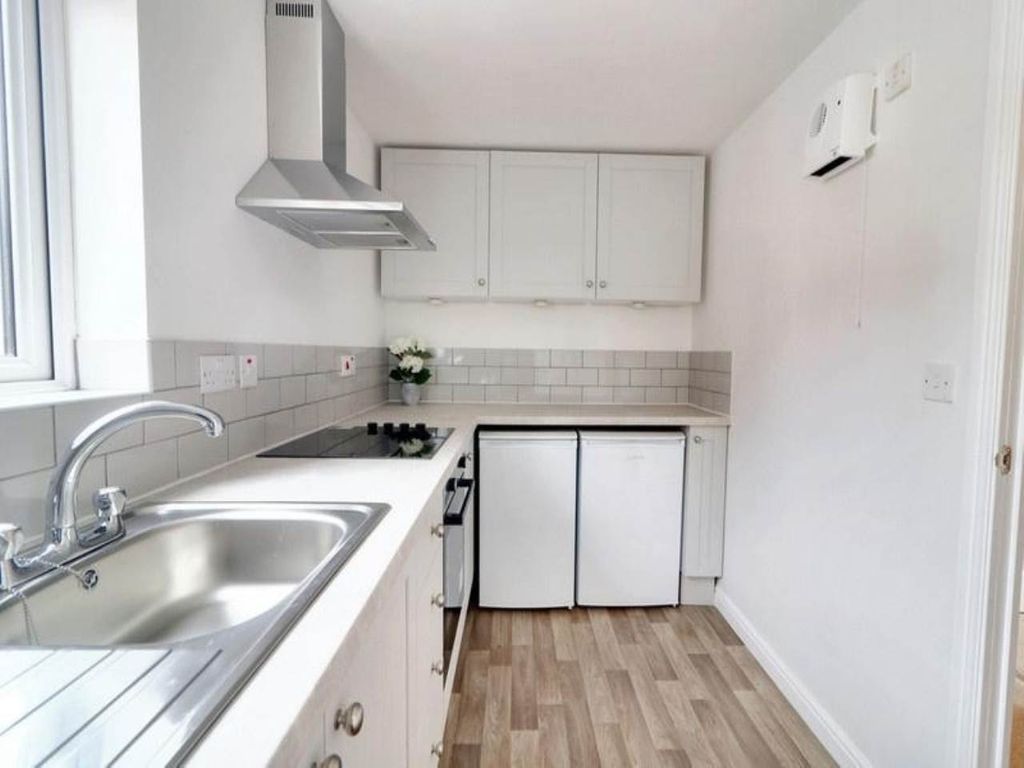 Property photo 3 of 8 Macfarlane Chase 106 Kitchen