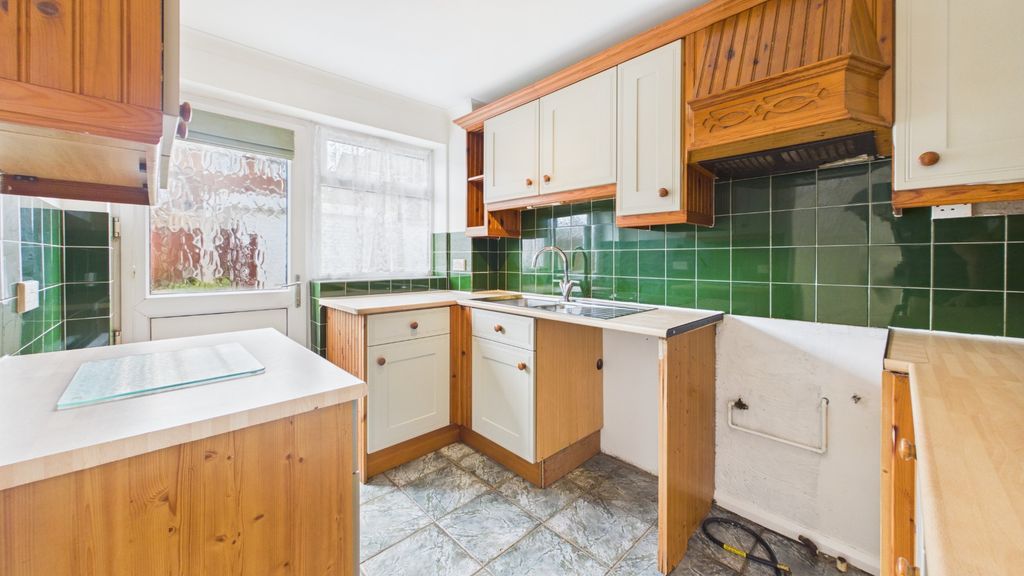 Property photo 2 of 20 5381574
