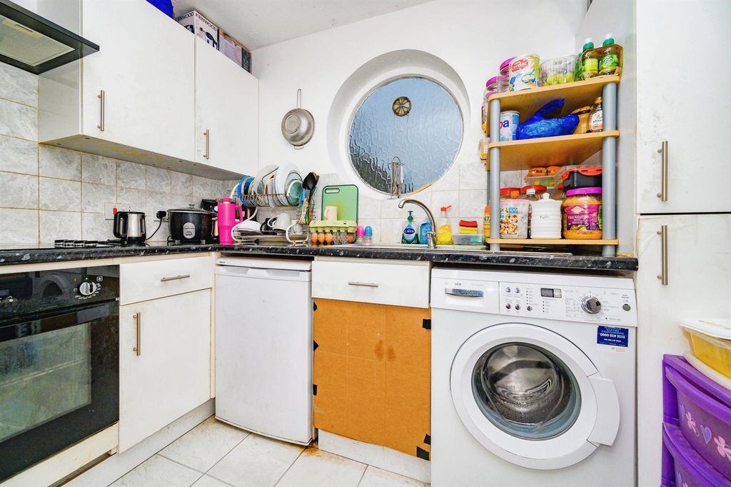Property photo 2 of 8