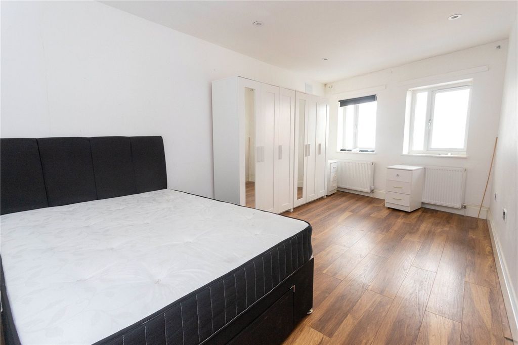 Property photo 3 of 6 Picture No. 01