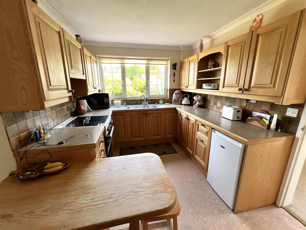 Property photo 2 of 25