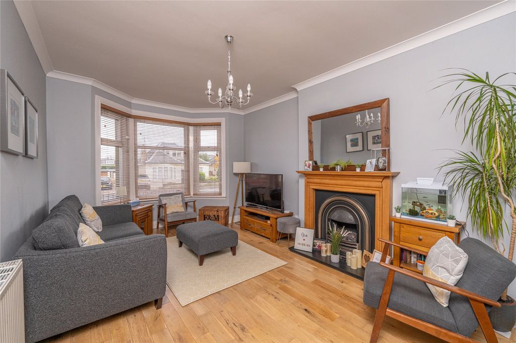 Property photo 2 of 25 Lounge