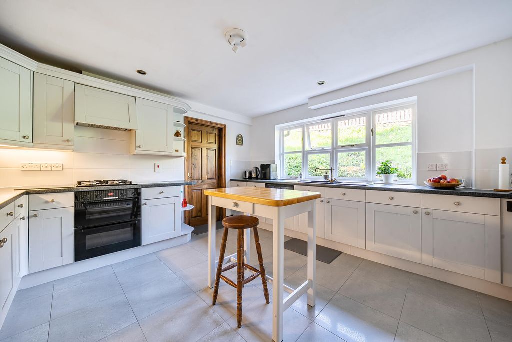 Property photo 3 of 27 Kitchen