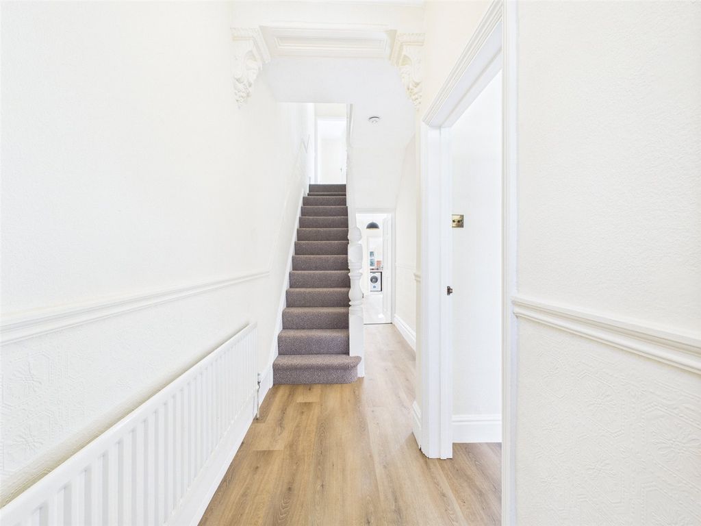 Property photo 2 of 12 Picture No. 29