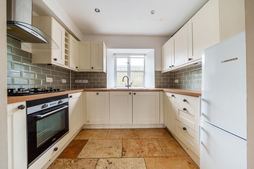 Property photo 2 of 10 Kitchen