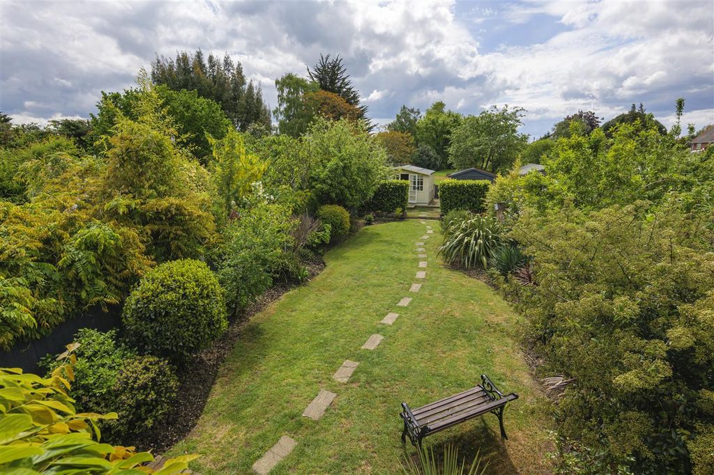 Property photo 3 of 28