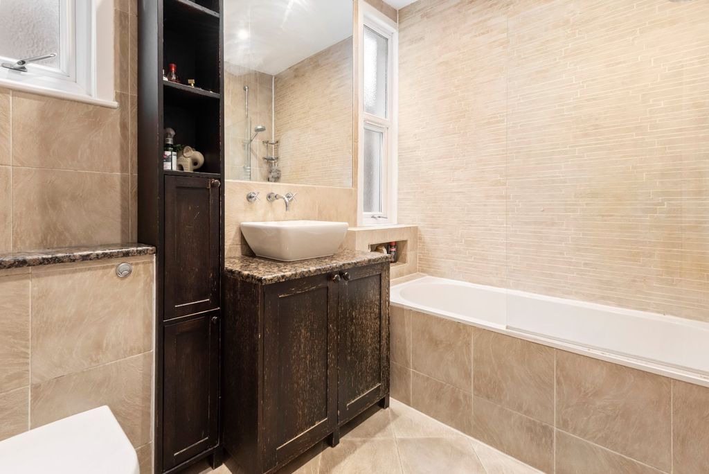 Property photo 3 of 8 Bathroom