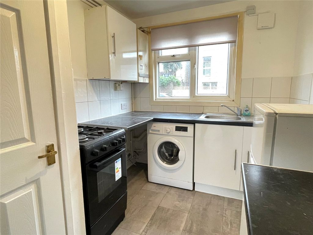 Property photo 3 of 8 Picture No. 16