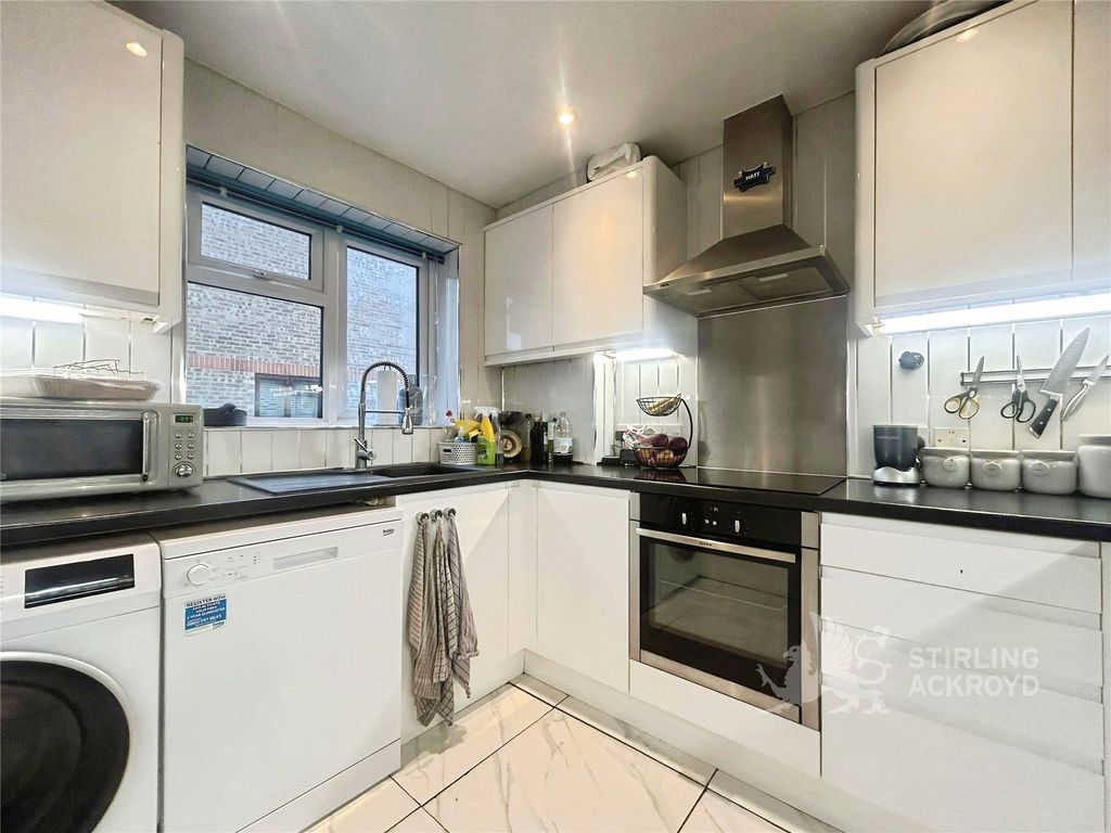 Property photo 3 of 8 Kitchen