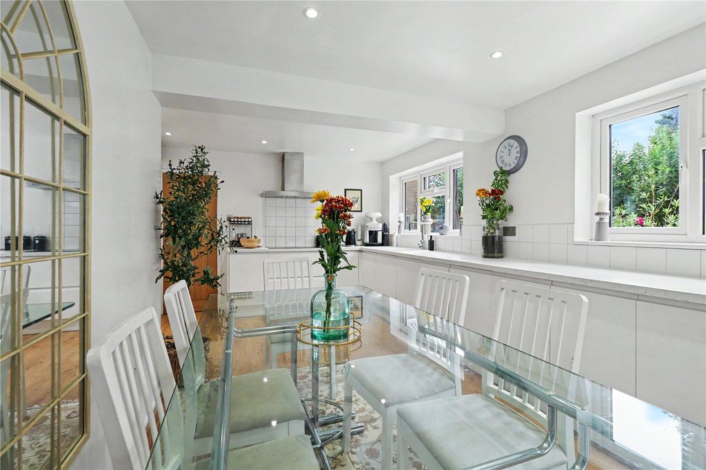 Property photo 2 of 17 Dining Area