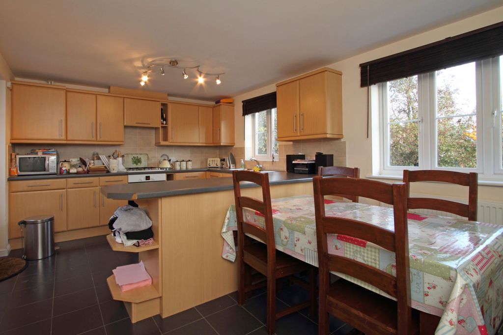 Property photo 3 of 4 Kitchen