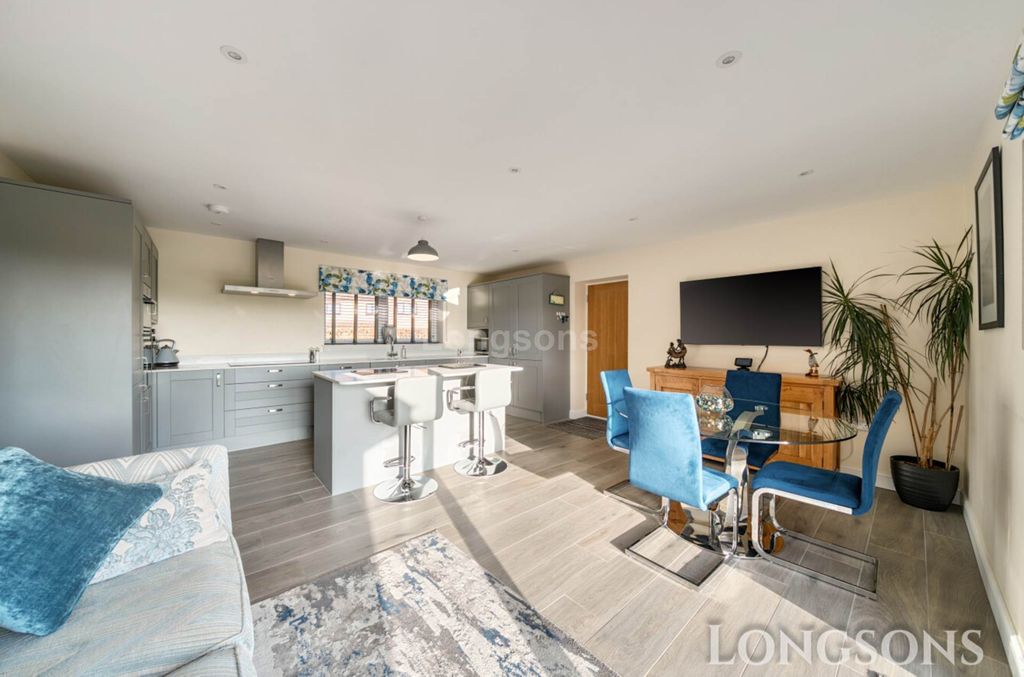 Property photo 3 of 25