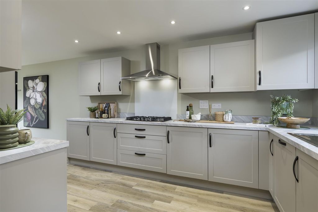 Property photo 2 of 13 Brom Kit.Jpg