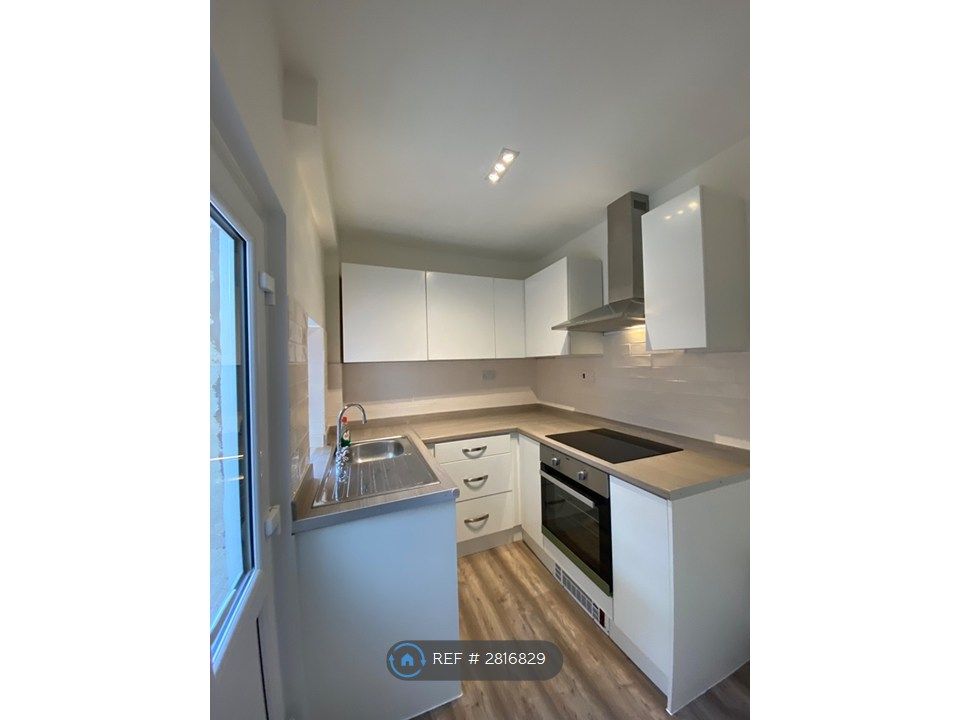 Property photo 1 of 7 Kitchen