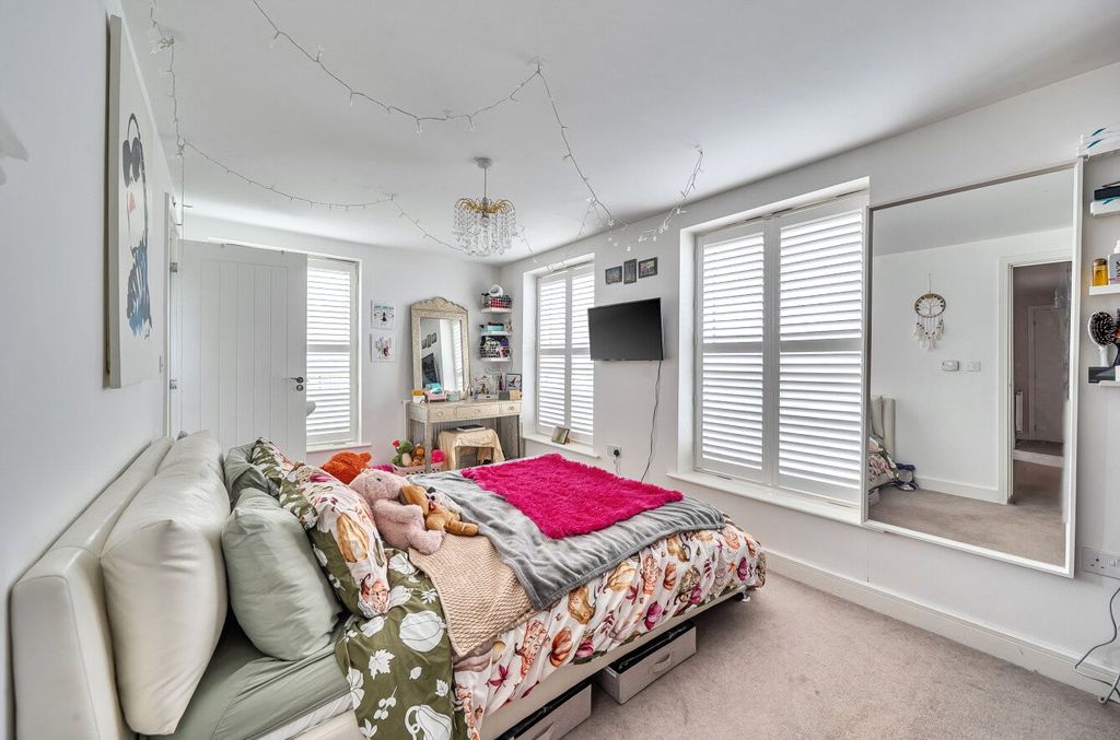 Property photo 2 of 12 1422548-11-69Aadd...