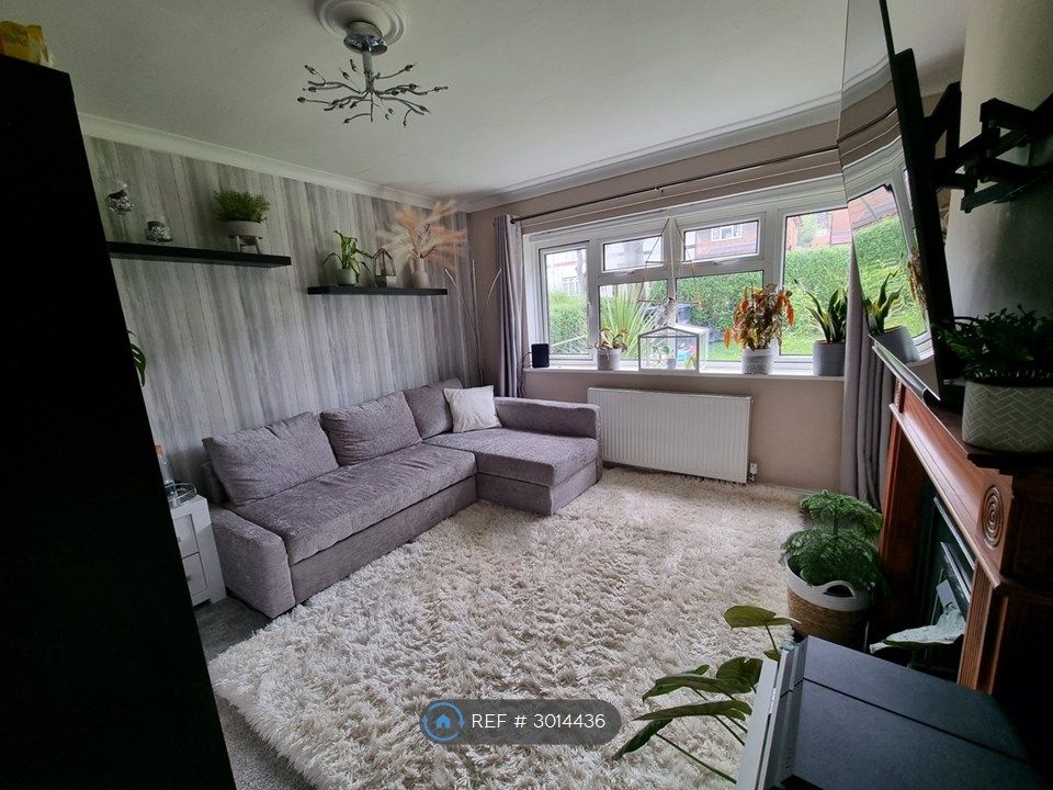 Property photo 3 of 16 Living Room