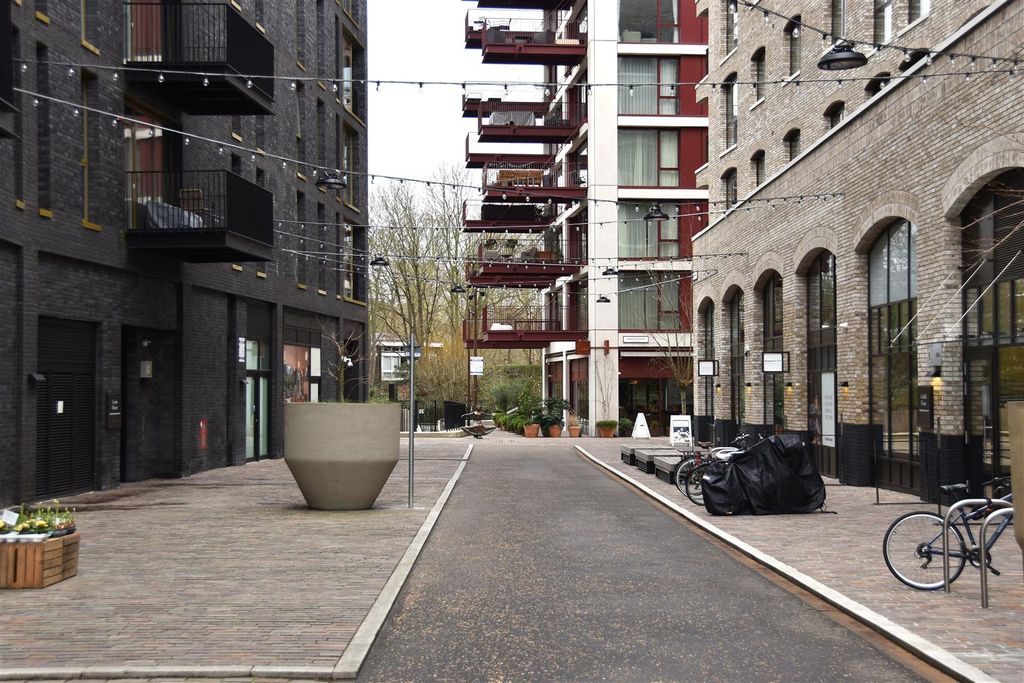 Property photo 1 of 21