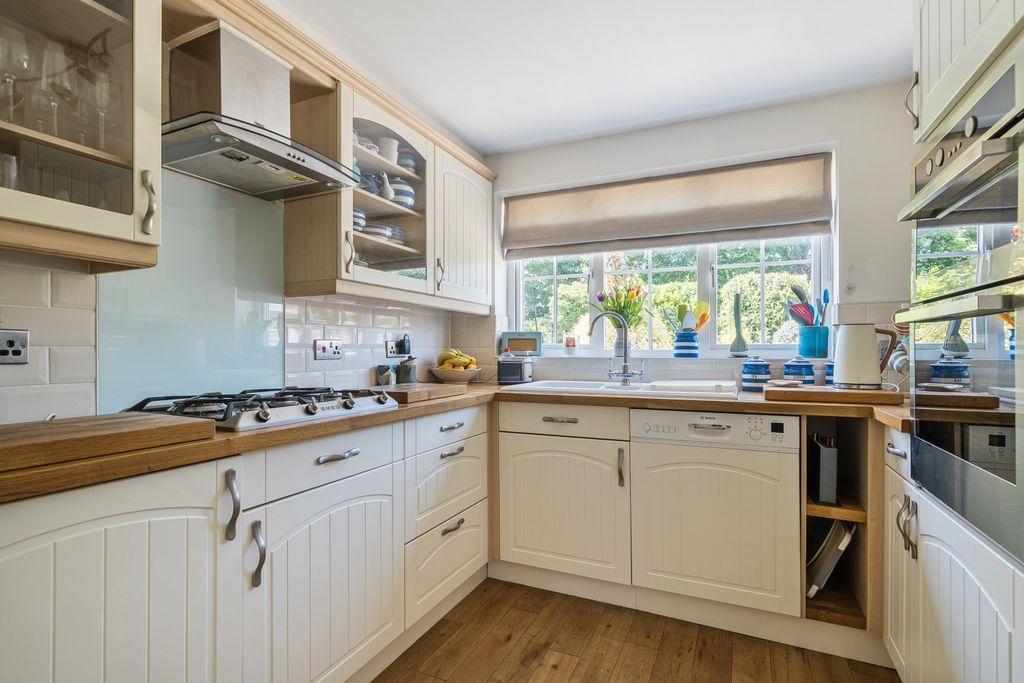 Property photo 3 of 20 1453654-18-69Fa1E8735c60