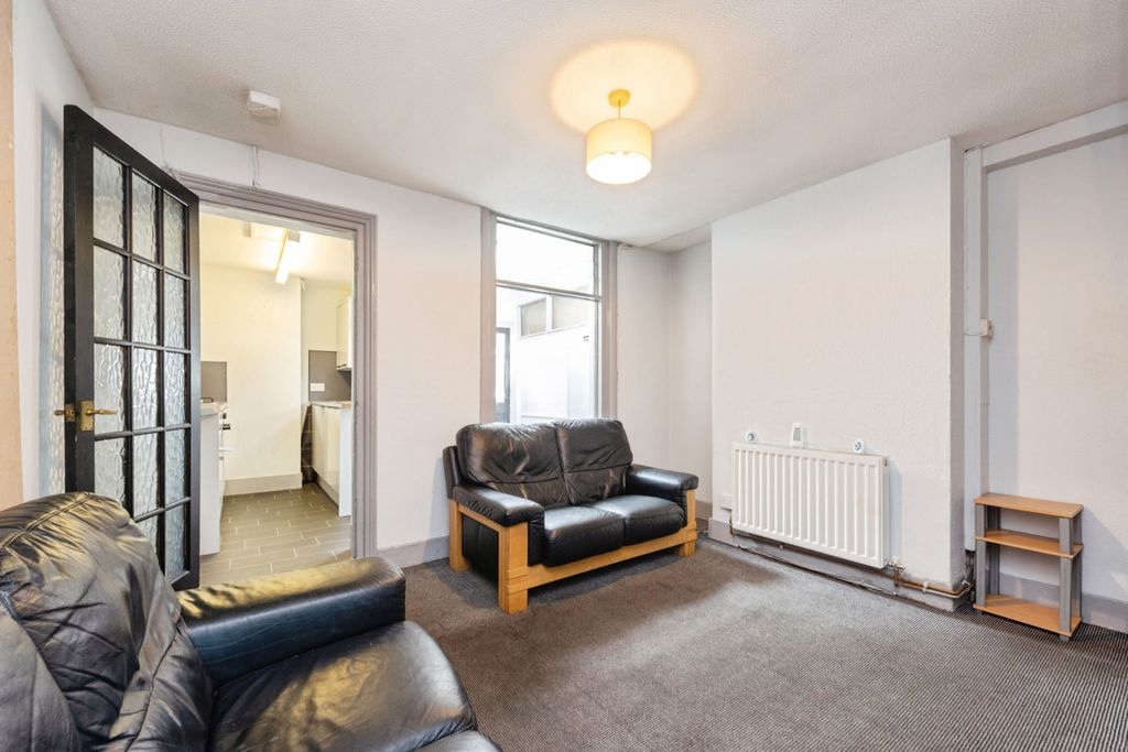 Property photo 3 of 17 Photo