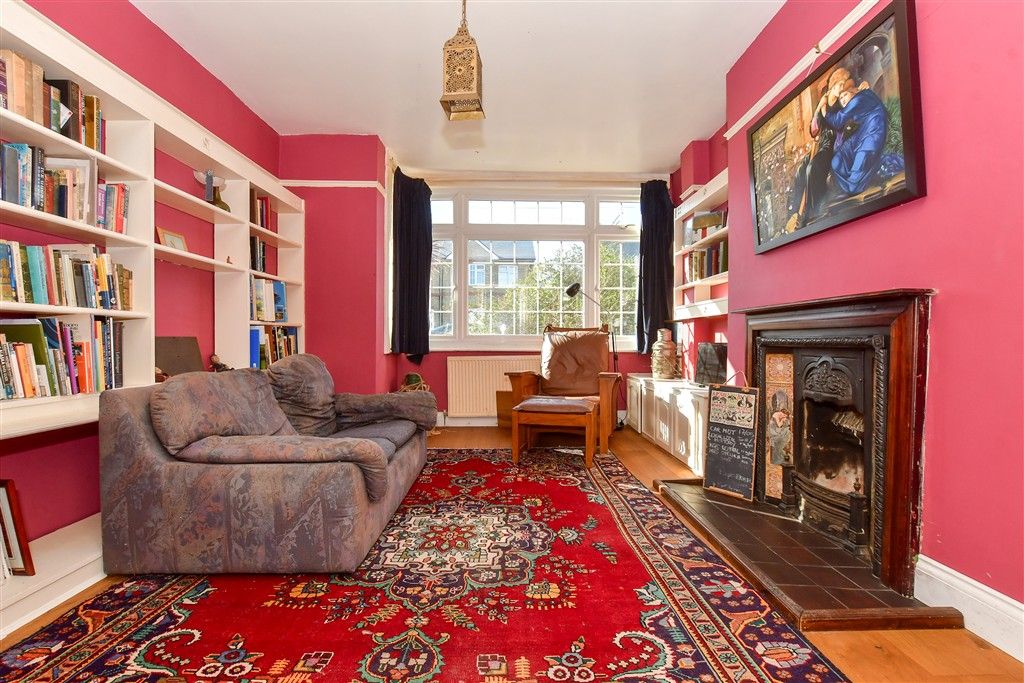 Property photo 2 of 8 Lounge