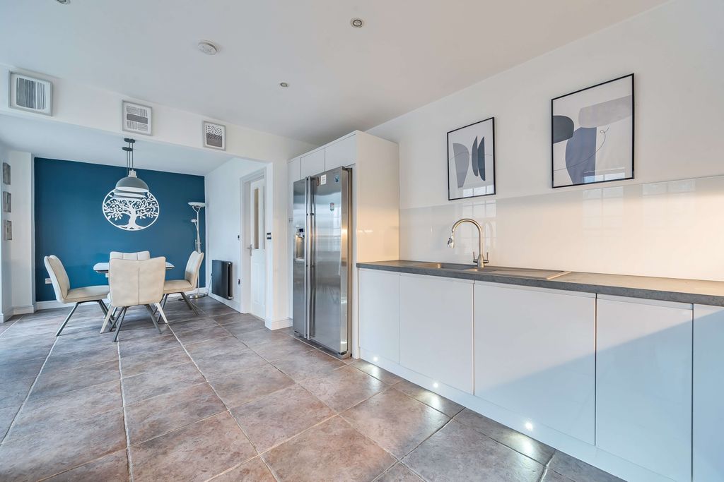 Property photo 3 of 31 Kitchen Dining Room