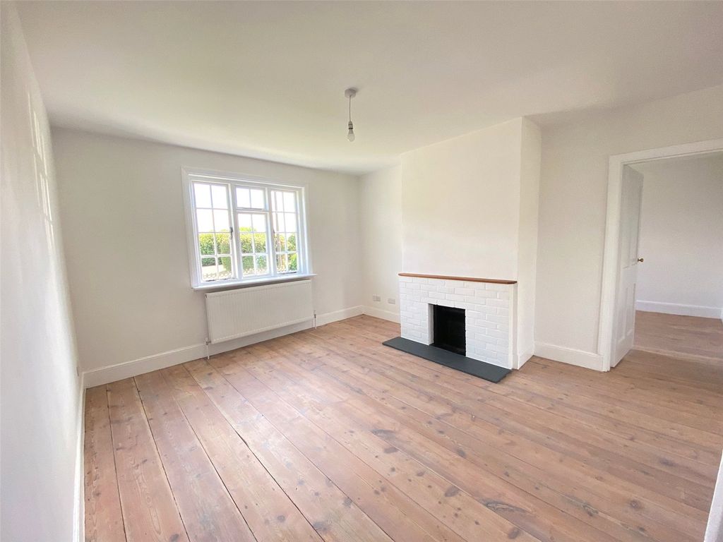 Property photo 2 of 11 Livin Room
