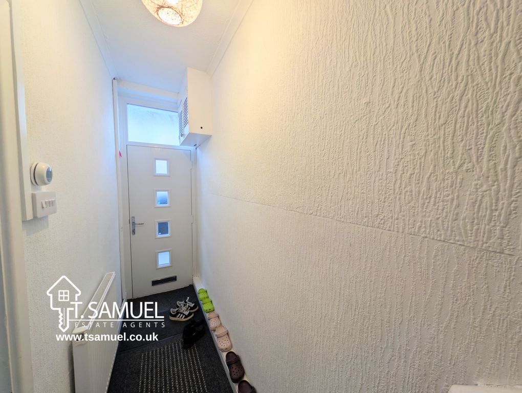 Property photo 2 of 20 Hallway