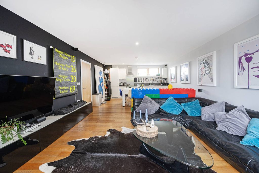 Property photo 1 of 23