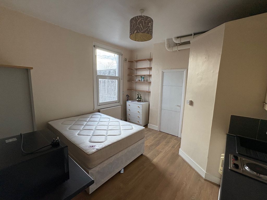 Property photo 1 of 3