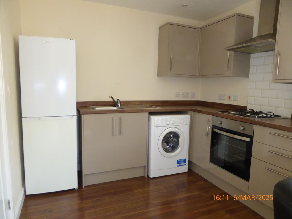 Property photo 2 of 8 Kitchen 