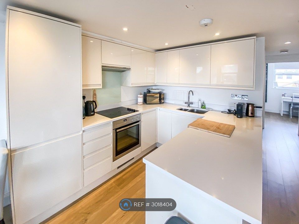 Property photo 2 of 11 Kitchen