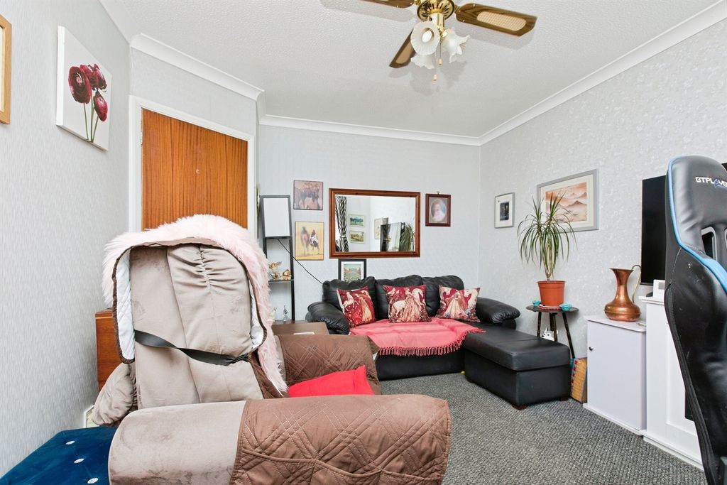 Property photo 3 of 20