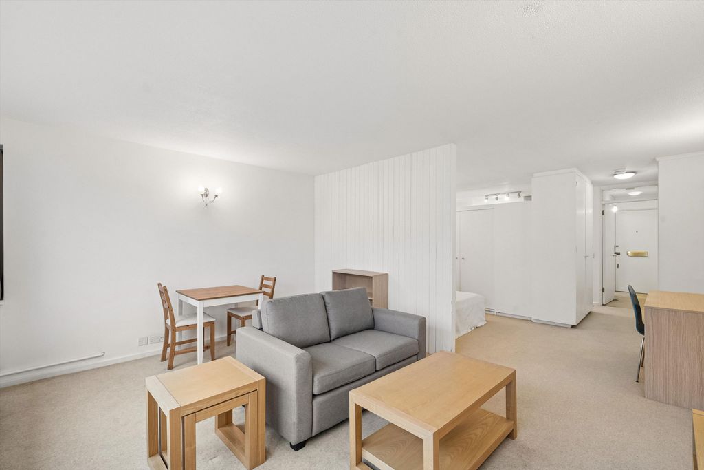 Property photo 3 of 10 Image