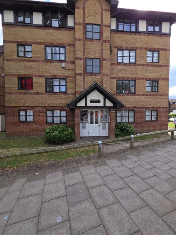 Property photo 1 of 14 2 Bedroom Flat