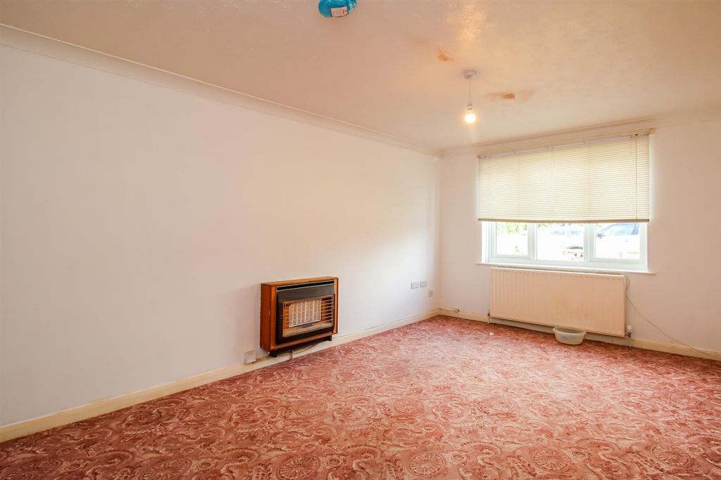 Property photo 3 of 8 Lounge/Diner