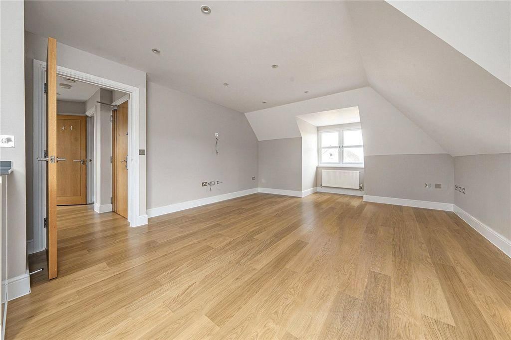 Property photo 3 of 7 Livng Room